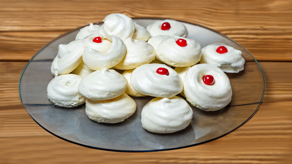 Classic Meringue Pastry