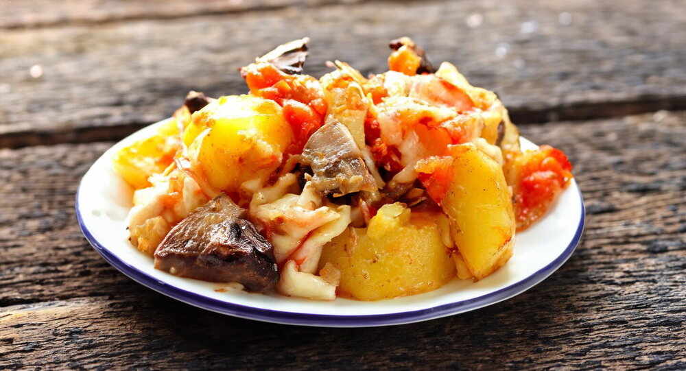 Potatoes with Mushrooms and Tomatoes in the Oven