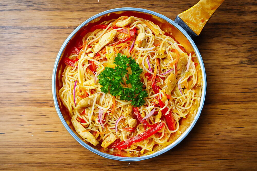 Udon Noodles with Chicken, Teriyaki Sauce and Vegetables