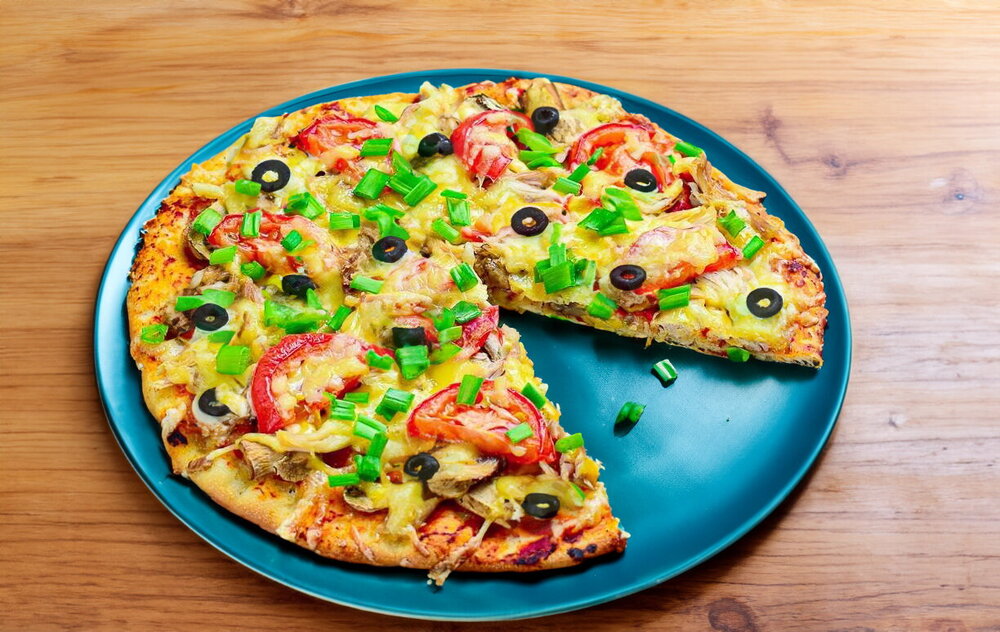 Oven-Baked Chicken and Mushroom Pizza