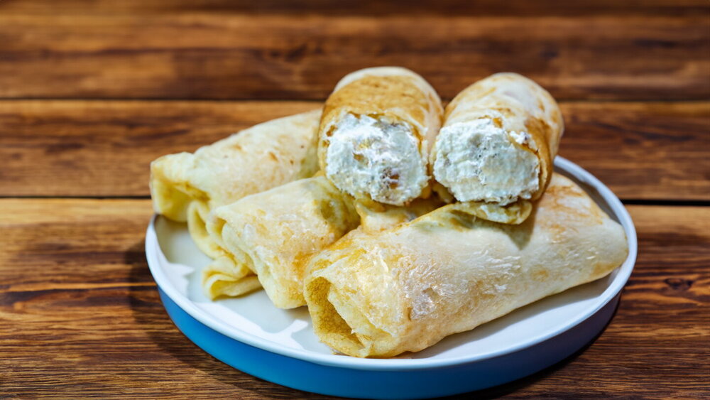 Stuffed Pancakes with Cottage Cheese and Raisins