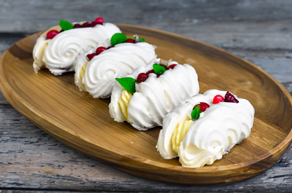 Airy Pastry with Cream