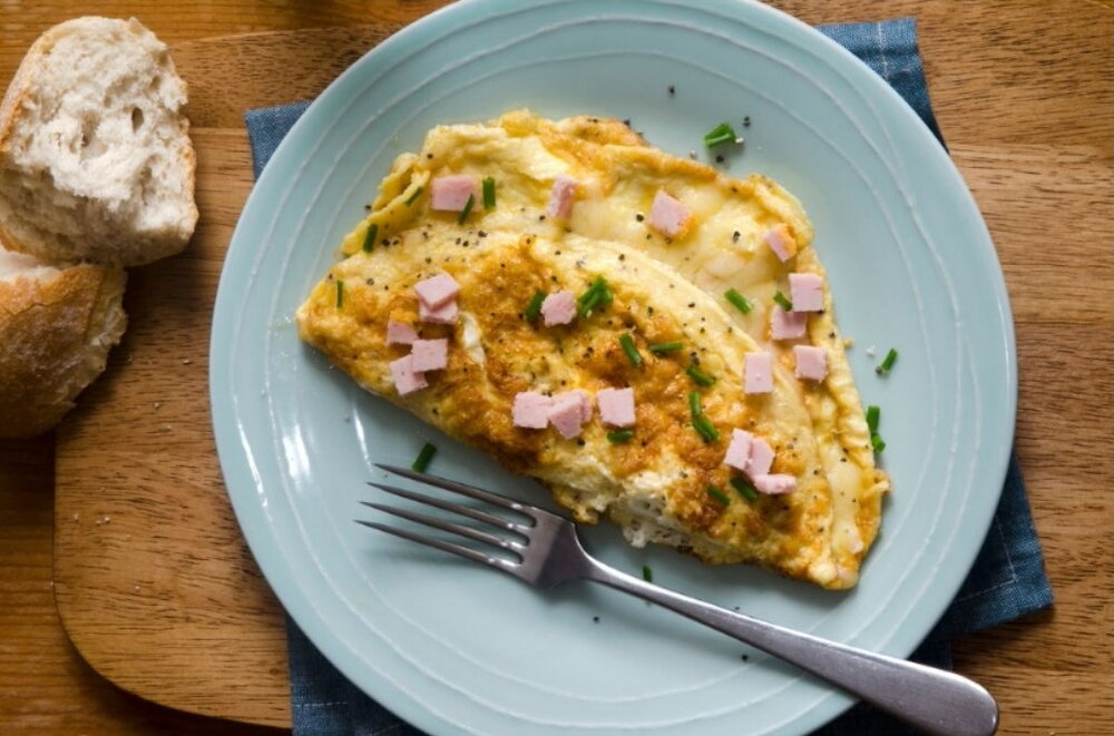 Omelette with ham and cheese