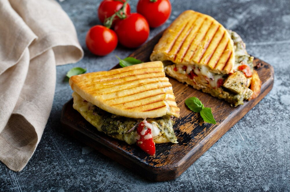Tomato and pesto sandwich