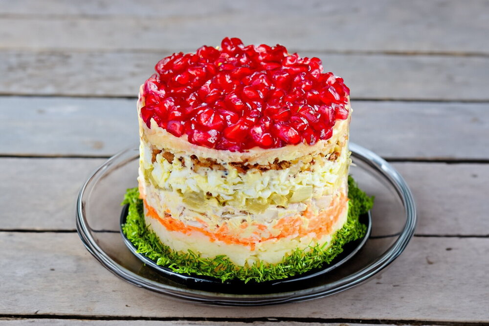 Salad with Pomegranate, Walnuts, and Chicken