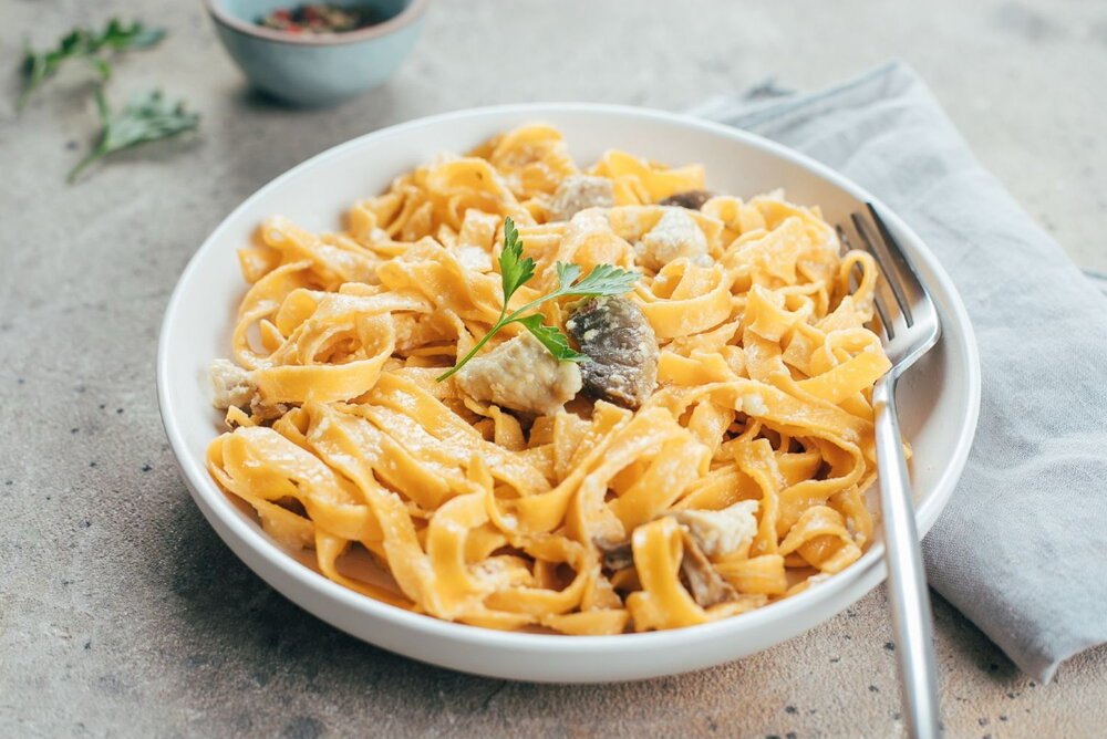 Chicken alfredo with mushrooms