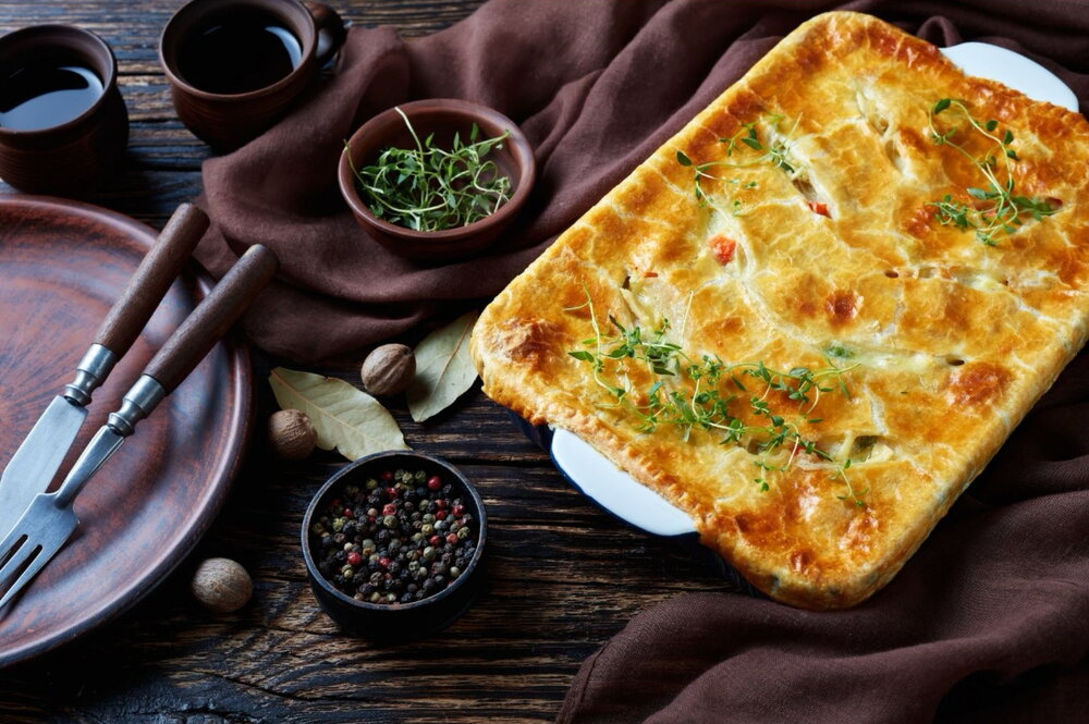 Pie with mushrooms and chicken