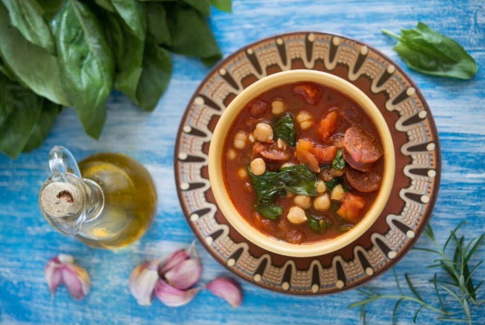 Chickpea stew with sausage