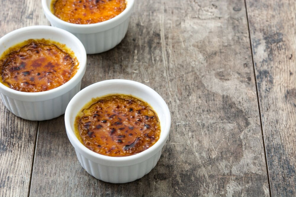 Chocolate crème brûlée with raspberries