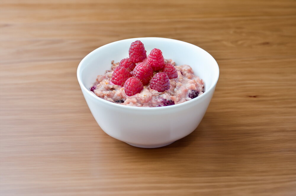 Oatmeal with Berries in Milk