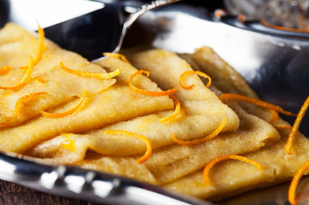 Classic crêpes suzette