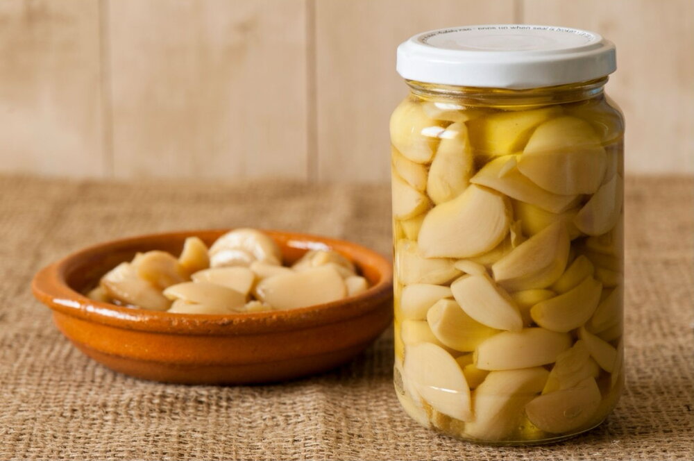 Confit garlic