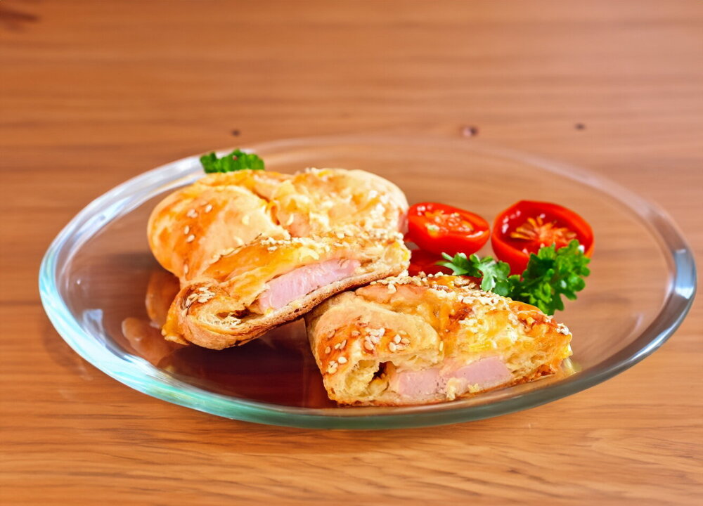 Puff Pastries with Ham and Cheese
