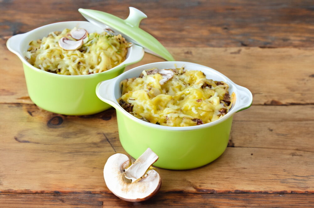 Potatoes in Pots with Mushrooms and Cheese