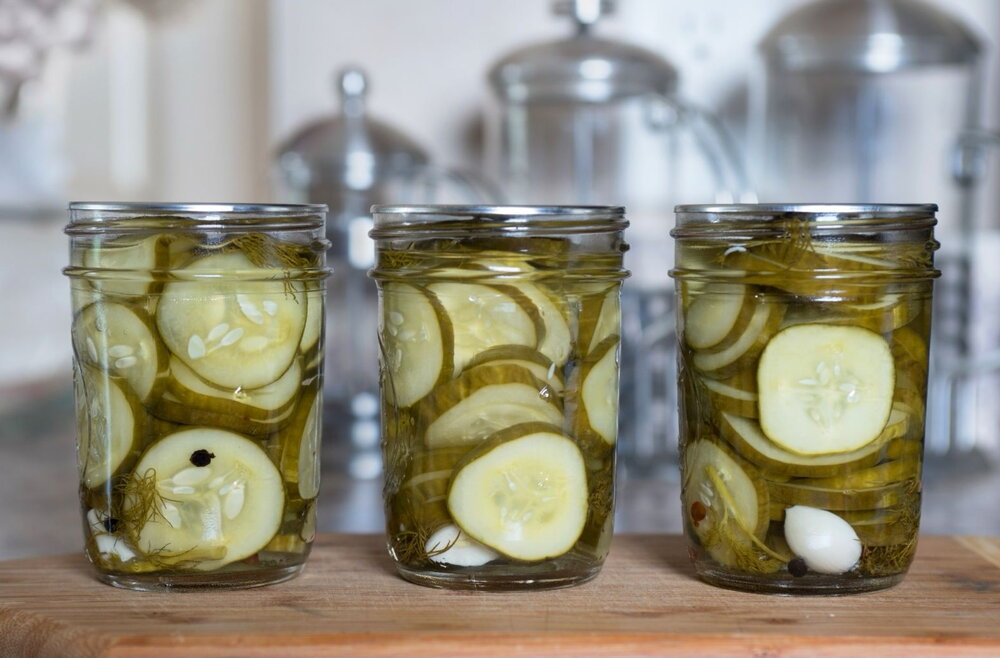 Quick pickled cucumbers with dill