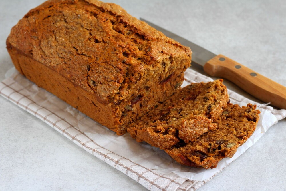 Date and walnut cake