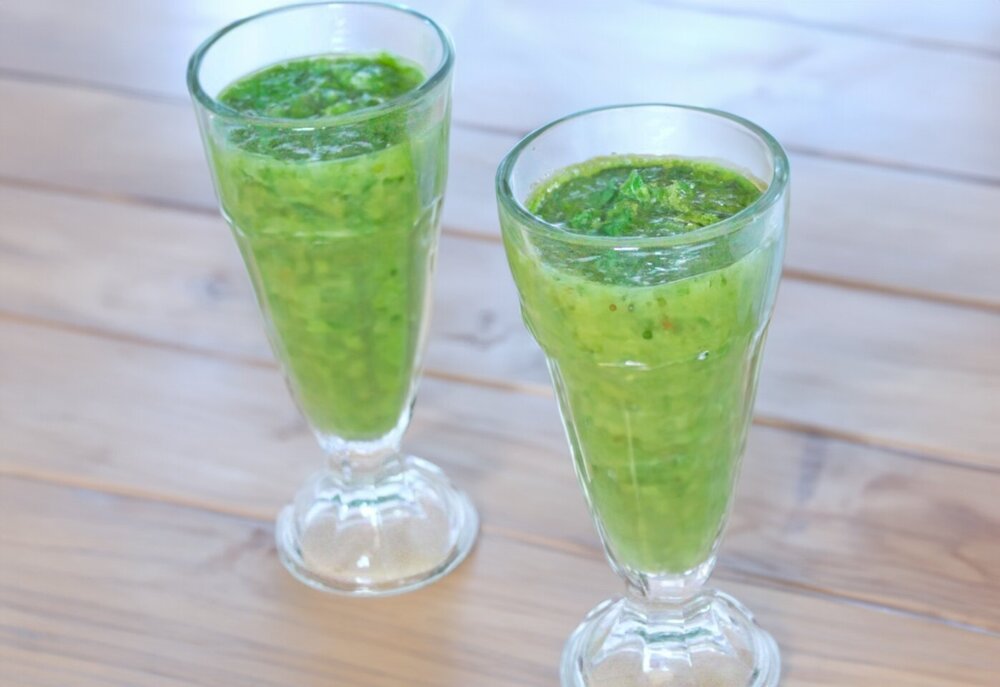 Kiwi, Banana, and Spinach Smoothie