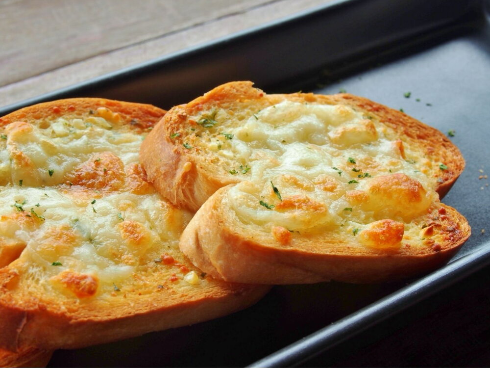 Garlic bread with cheese