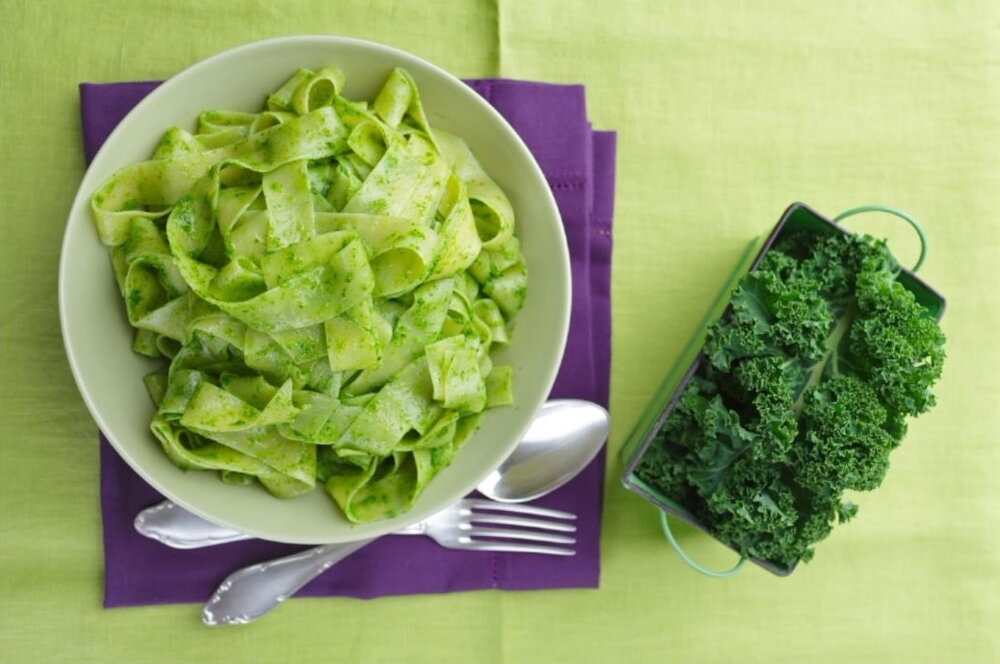 Kale and peanut pesto pasta