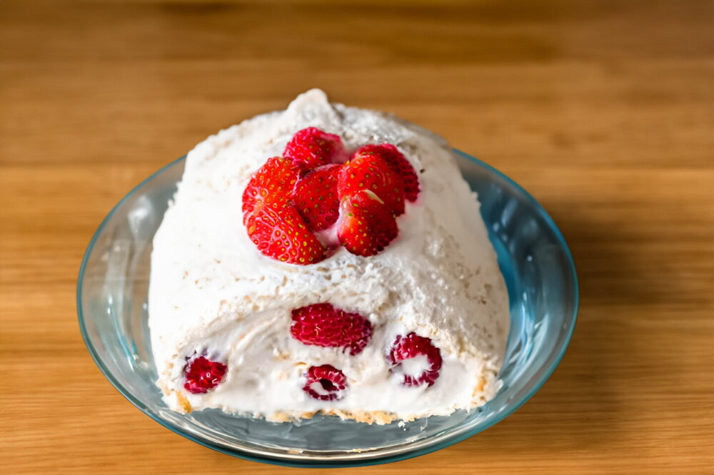 Pavlova Meringue Roll with Raspberries