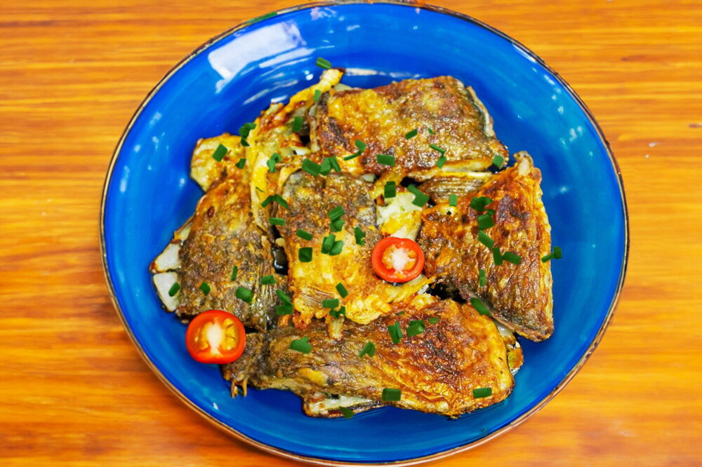 Pan-Fried Crucian Carp in Flour
