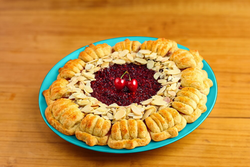 Shaped Shortcrust Pie with Raspberry Jam