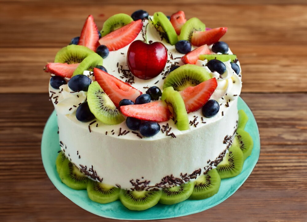 Sponge Cake with Curd Cream and Fruit