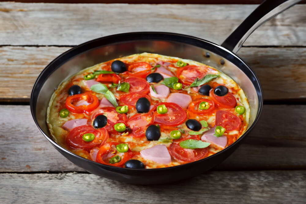 10-Minute Skillet Pizza with Sour Cream and Mayonnaise