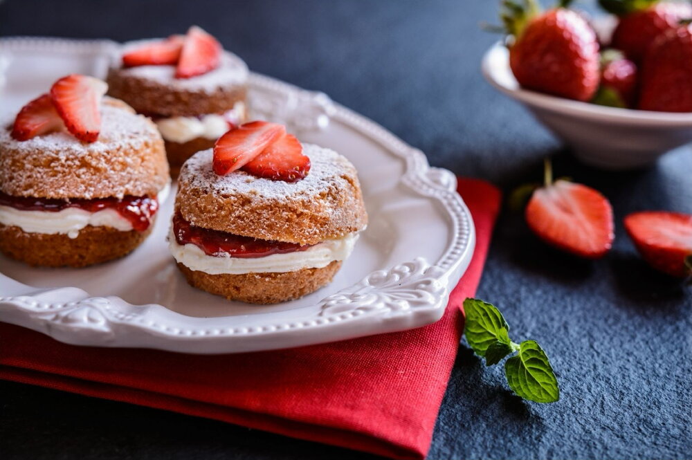 Mini Victoria cake sandwiches