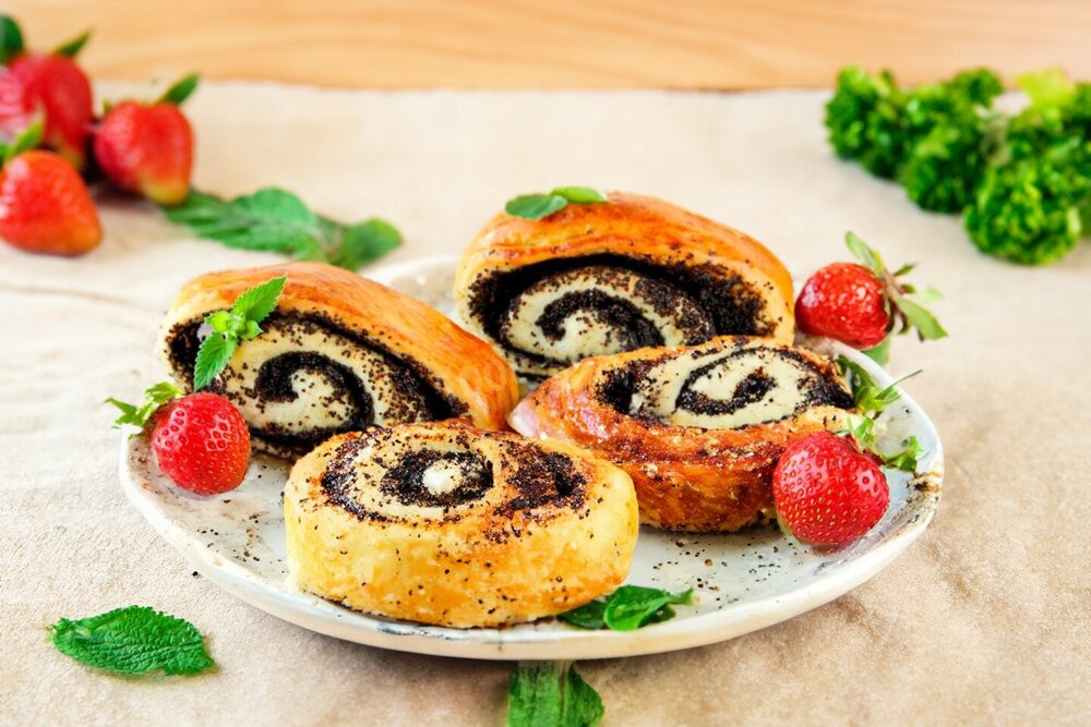 Poppy Seed Rolls from Yeast Dough