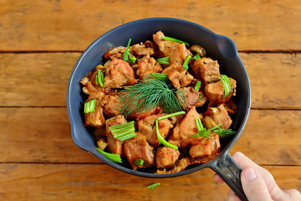 Pan-Fried Pork Pieces with Onions