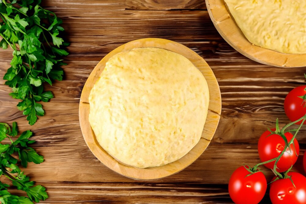 Thin Pizza Dough Like in a Pizzeria
