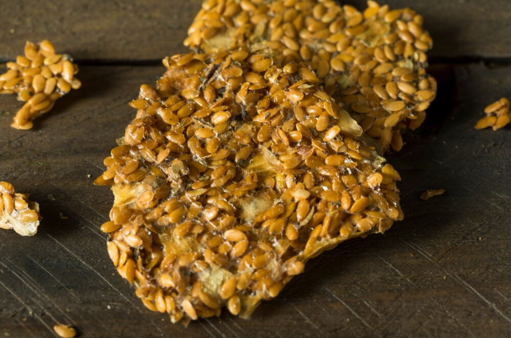 Seeded savoury crackers