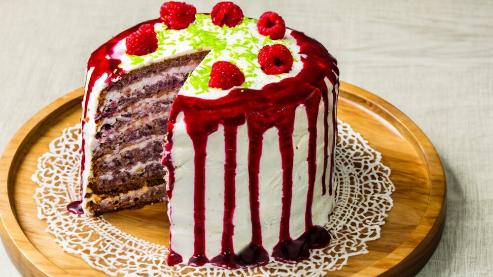 Sponge Cake with Blackcurrant