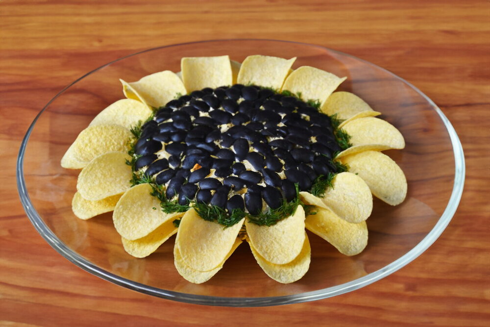 Classic Sunflower Salad with Chips and Chicken