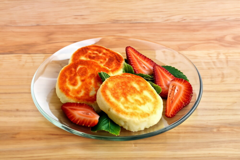 Pan-Fried Cottage Cheese Pancakes (Syrniki) with Flour