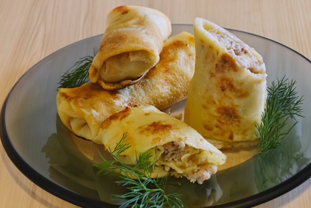 Thin Pancakes with Mixed Pork & Beef Mince