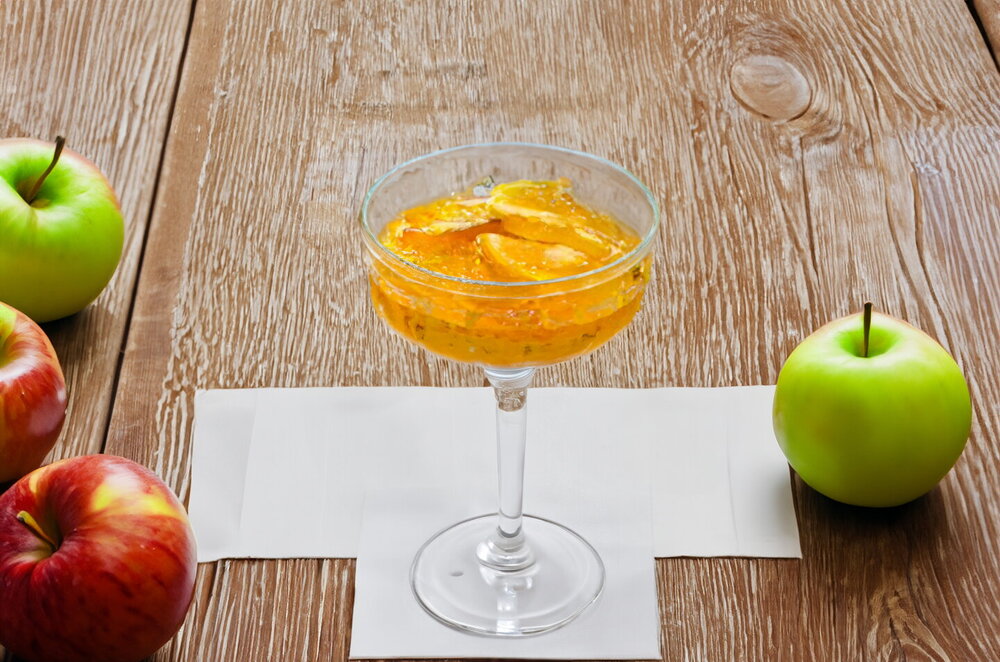 Clear Apple Preserves with Slices