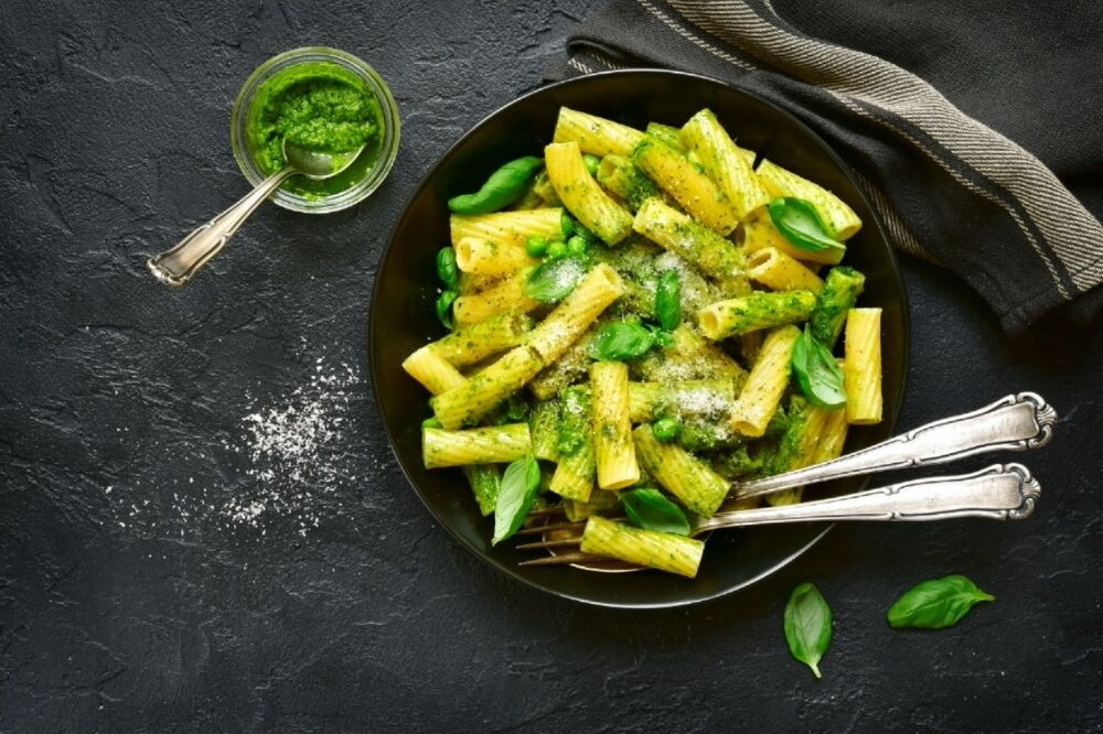 Pasta salad with pea pesto