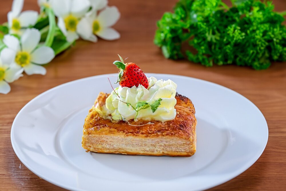 Puff Pastry Cakes with Cream