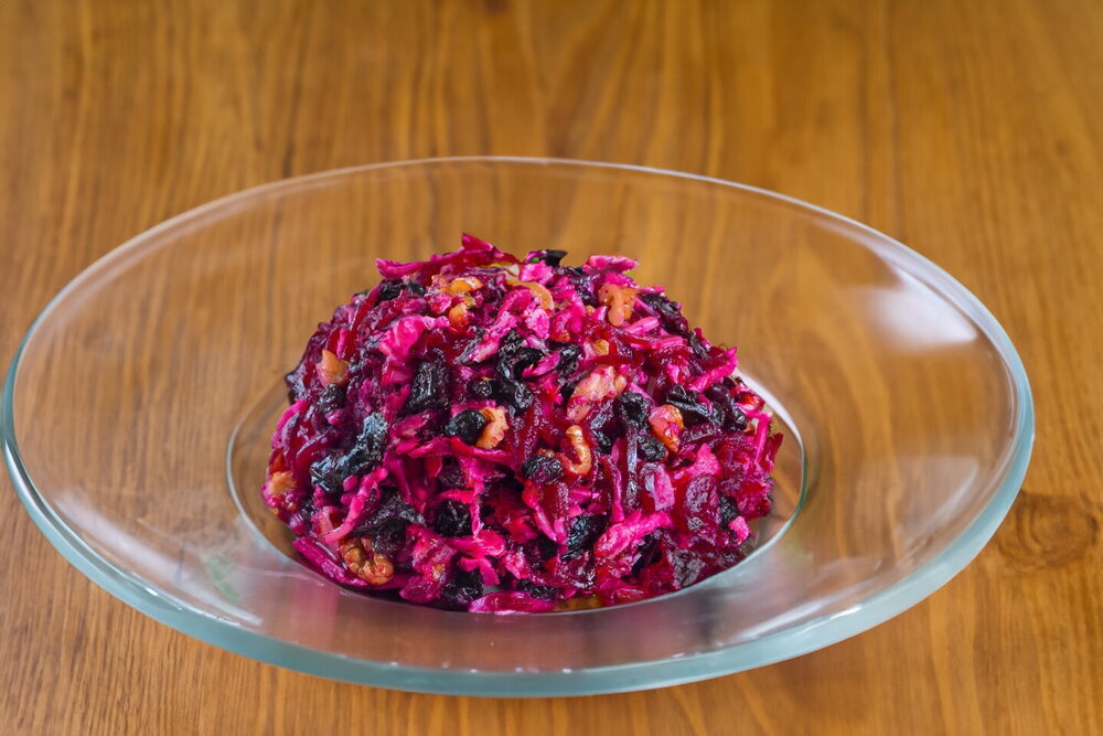 Beet Salad with Raisins and Walnuts