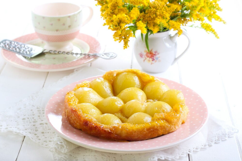 Pear tarte tatin