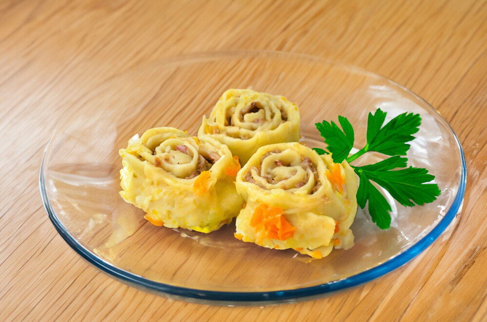 Lazy Skillet Dumpling Rolls with Minced Meat and Vegetables