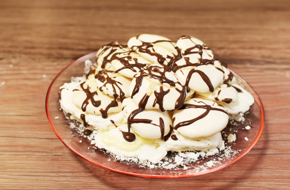 Meringue Cake with Sweetened Condensed Milk