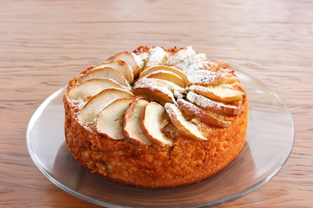 Kefir Semolina Cake with Apples