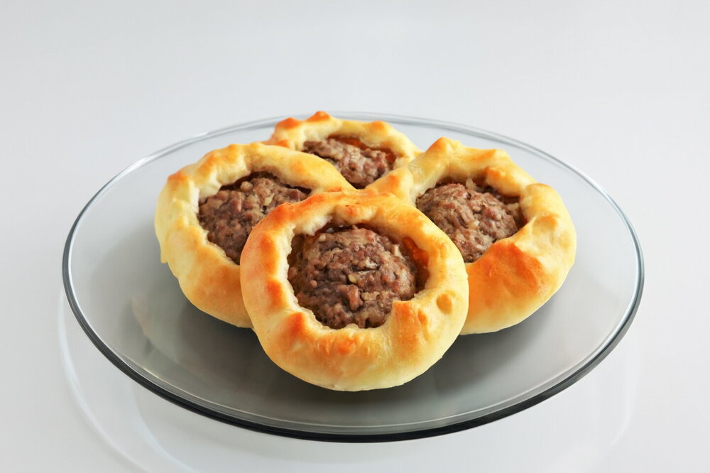 Open-Faced Meat Pies Baked in the Oven