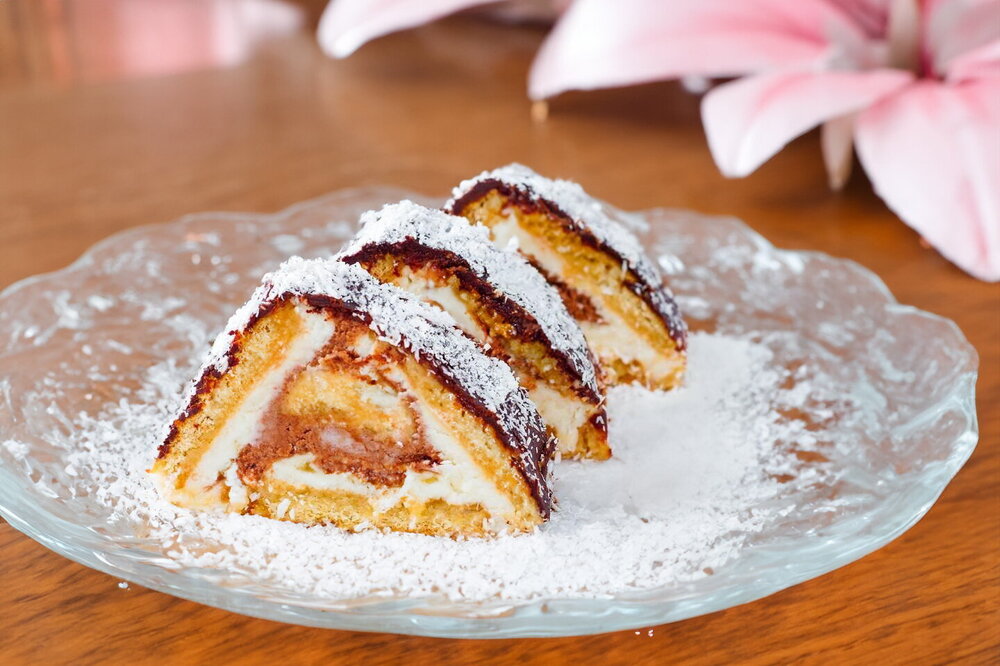 No-Bake Cottage Cheese “House” Cake with Cookies