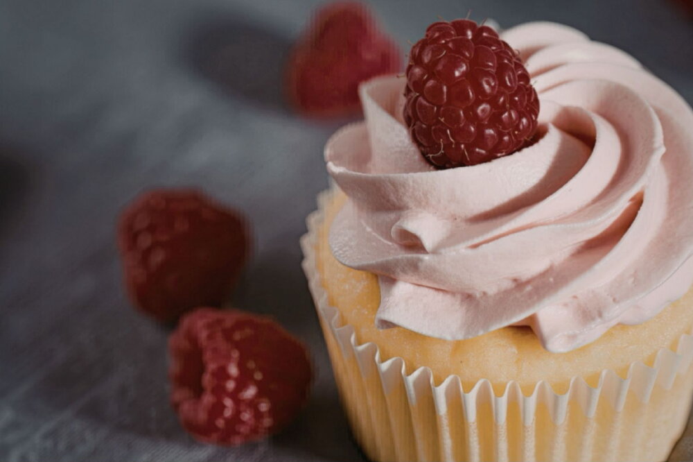 Raspberry and cream cupcakes