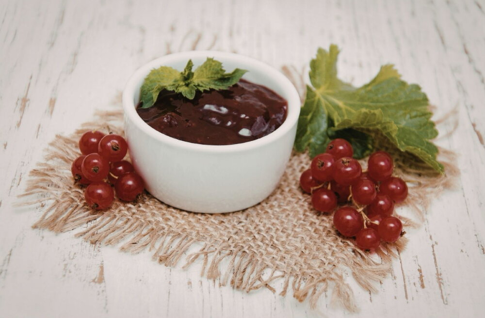 Redcurrant and mint jelly