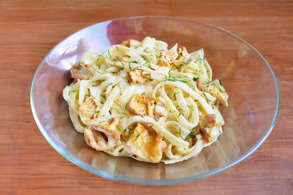 Pasta with Chanterelles in Cream Sauce